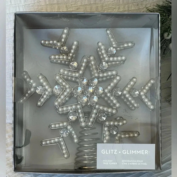 Glitz and Glimmer Pearl Snowflake Holiday Tree Topper front and back are same. - Picture 1 of 5